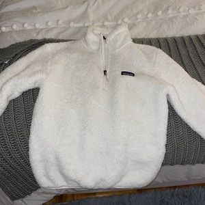 White Patagonia 1/4 zip fleece